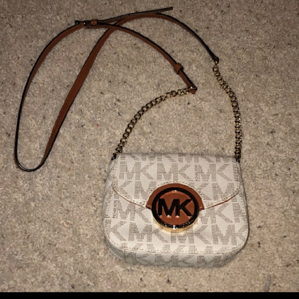 Authentic Michael kors purse& matching card holder